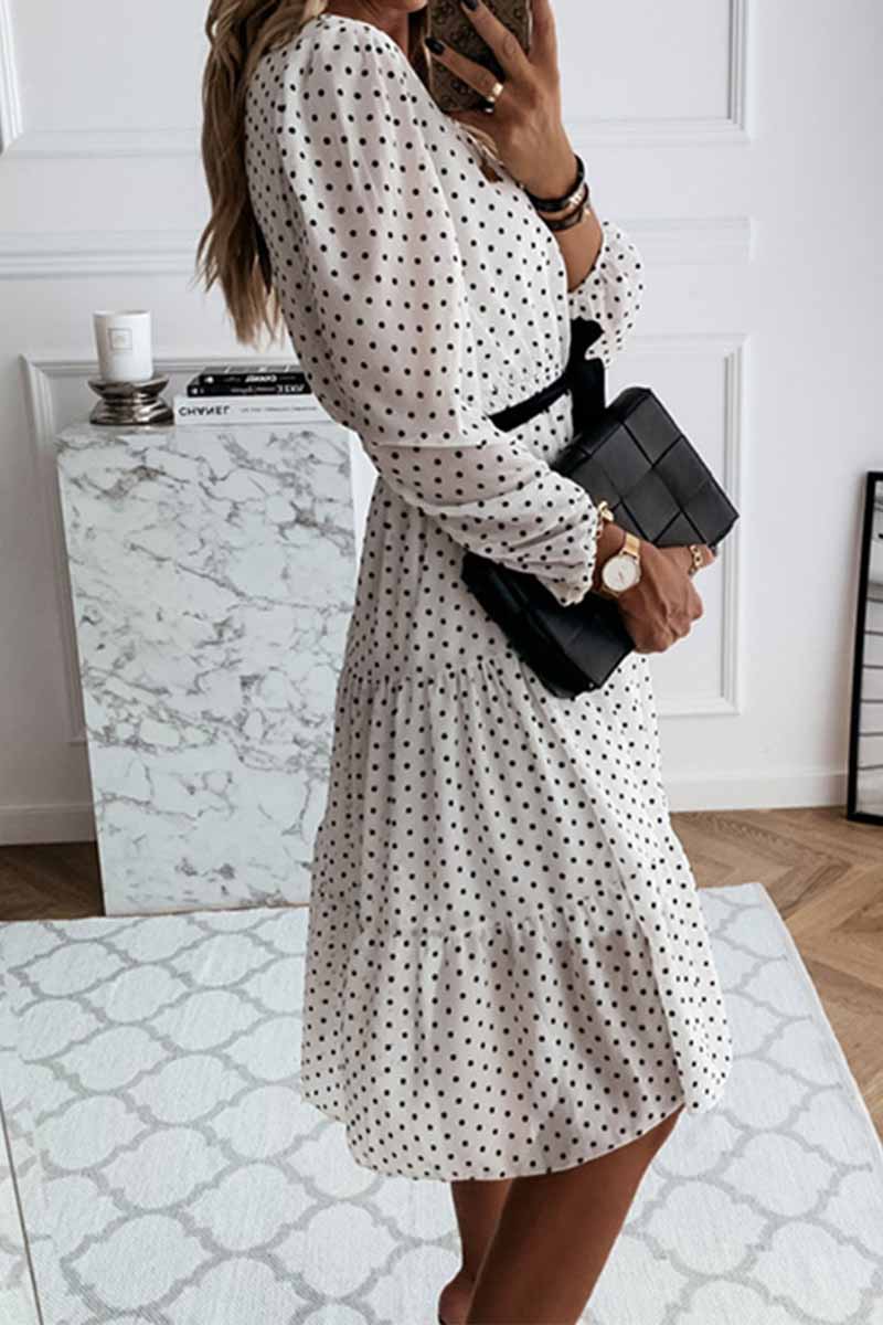 Robe Mi-longue Élégante Blanche à Pois Noirs