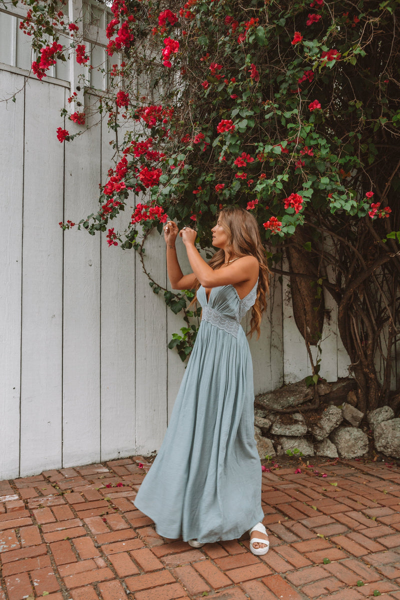 Robe Longue à Col V Dos Nu Bleue Claire