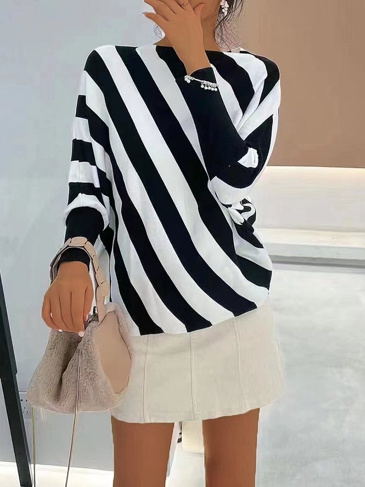 Women's Sweaters Diagonal Stripes Knitted Crew Neck Sweater